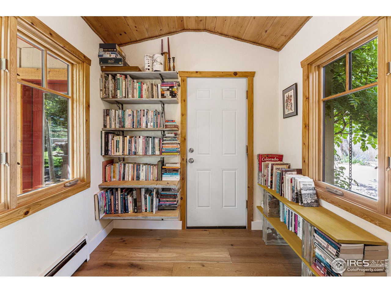 3396 Plateau Road Longmont, CO 80503 - Photo 20 of 40 library/breezeway