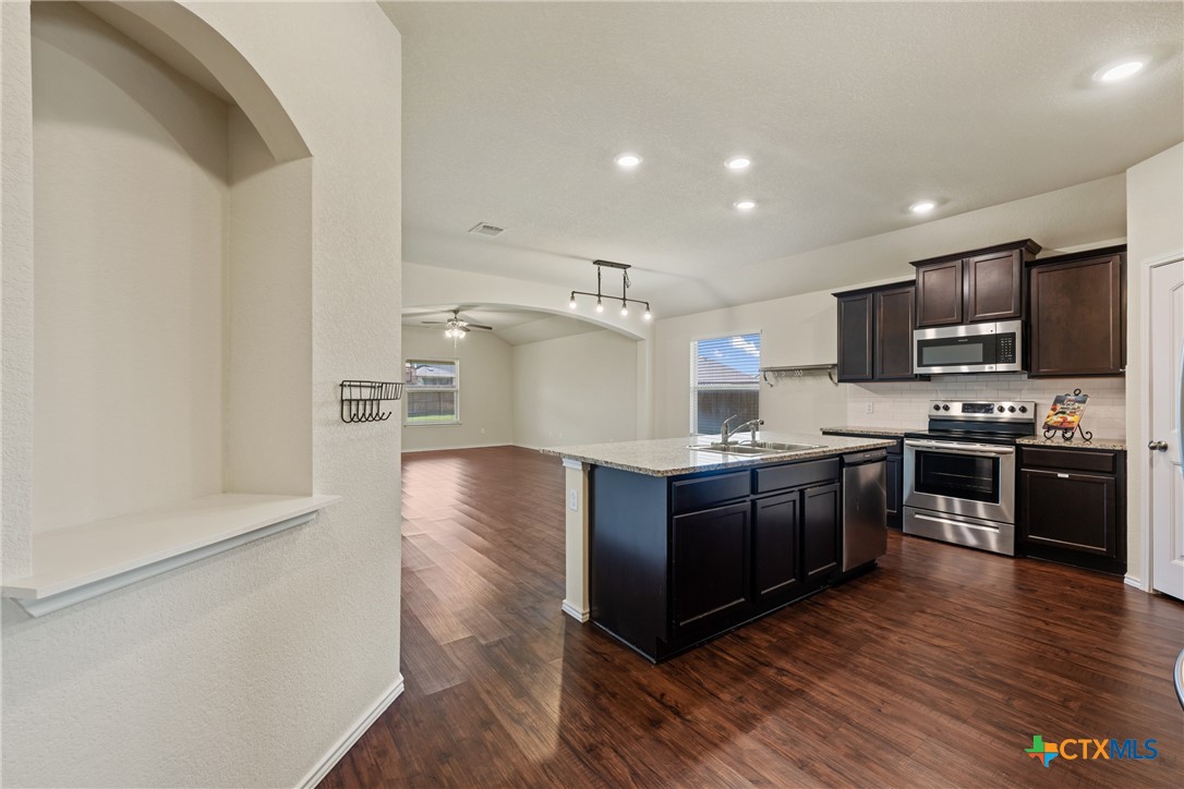 152 Beth Ann Loop Taylor, TX 76574 - Photo 17 of 40