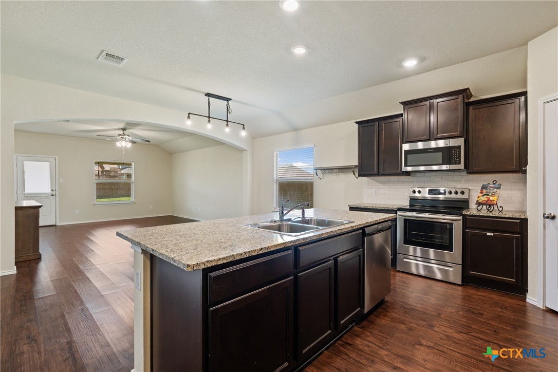 152 Beth Ann Loop Taylor, TX 76574 - Photo 19 of 40