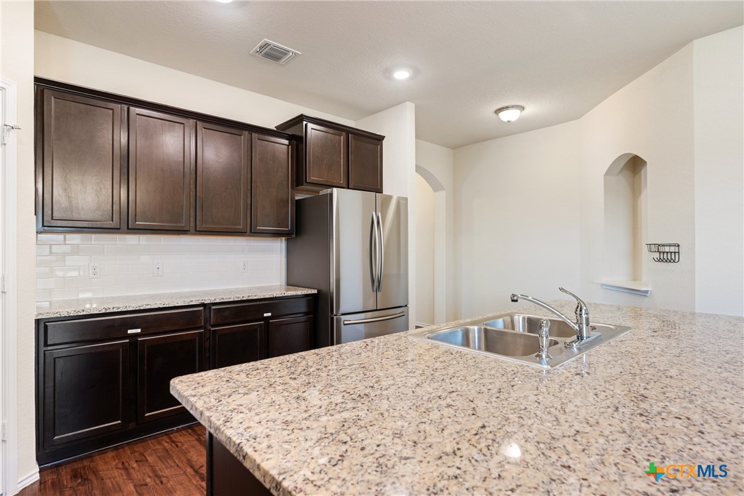 152 Beth Ann Loop Taylor, TX 76574 - Photo 10 of 40