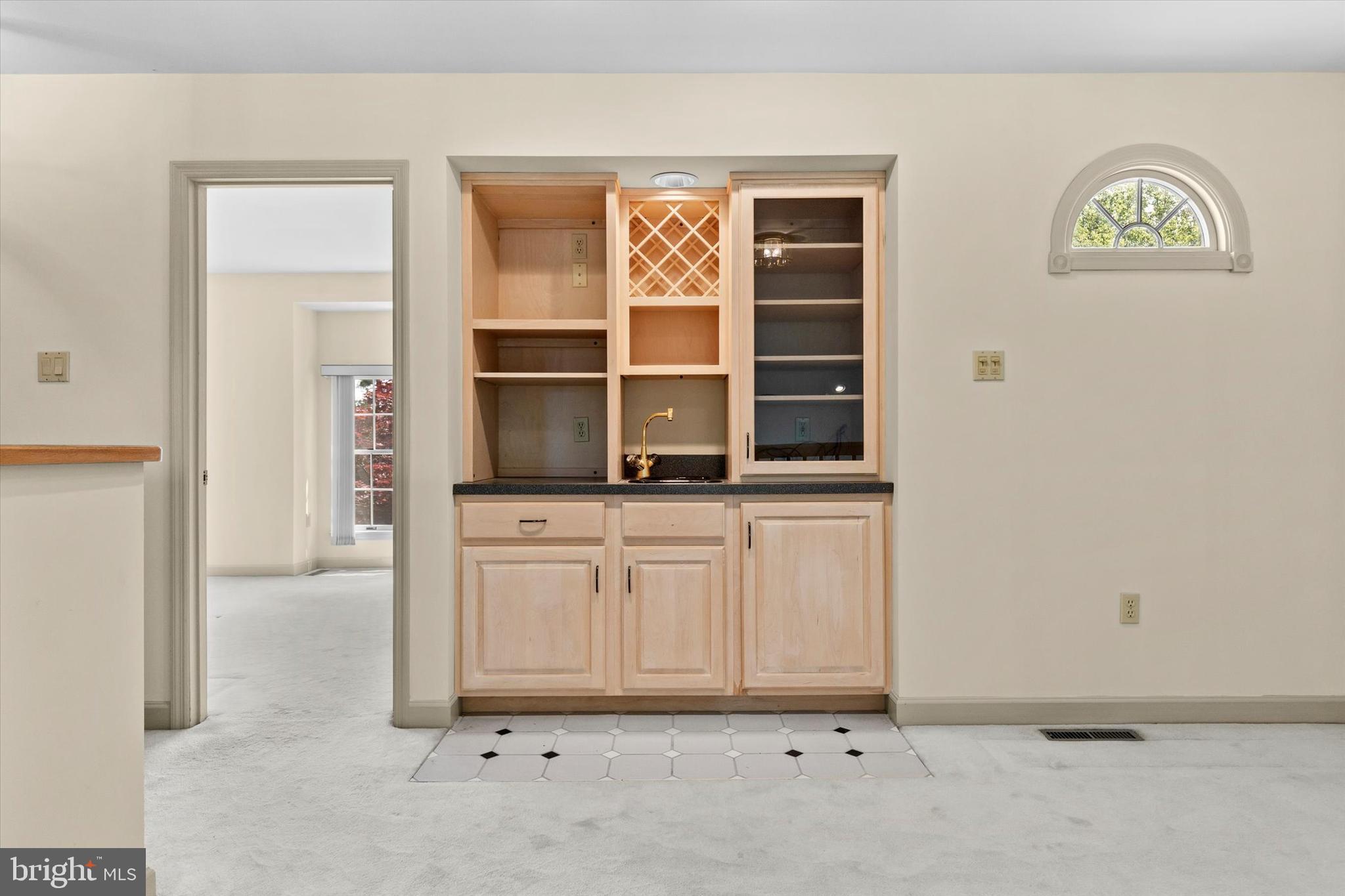 269 Willis Road Etters, PA 17319 - Photo 34 of 58 Wet bar