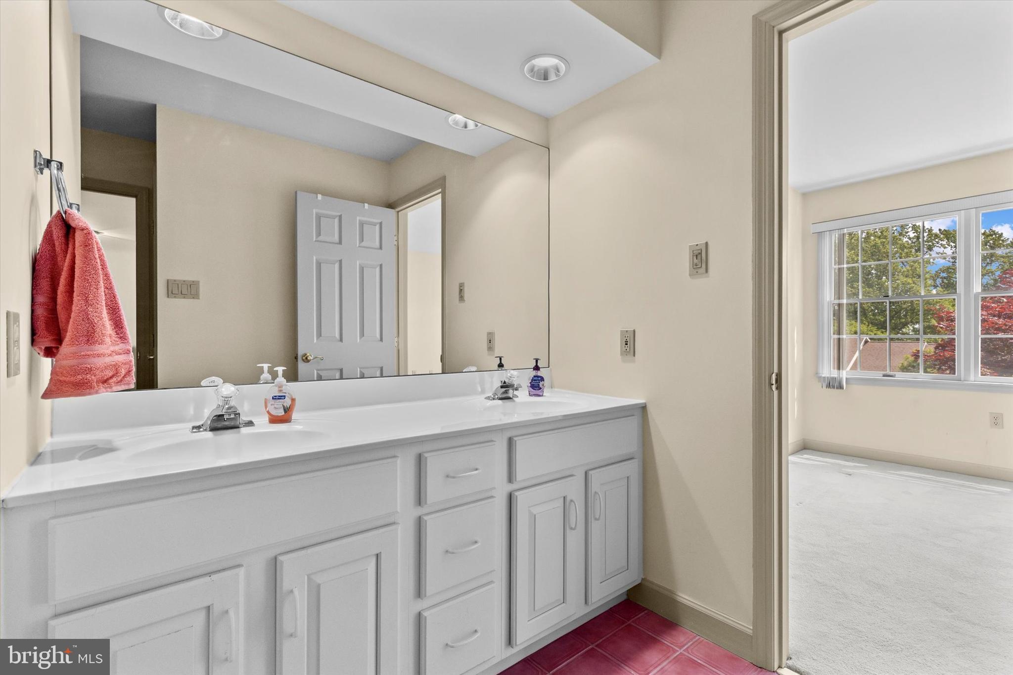 269 Willis Road Etters, PA 17319 - Photo 41 of 58 Upstairs bathroom