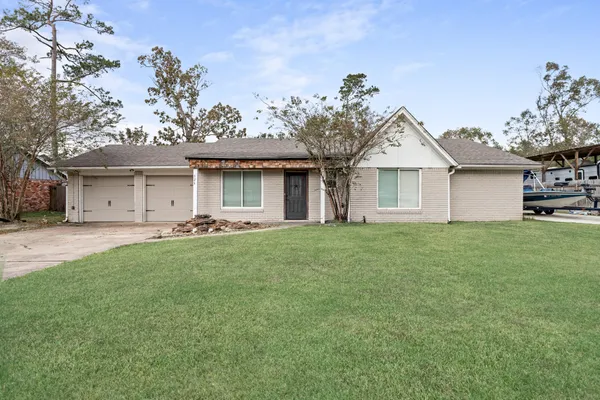 a view of a house with a back yard