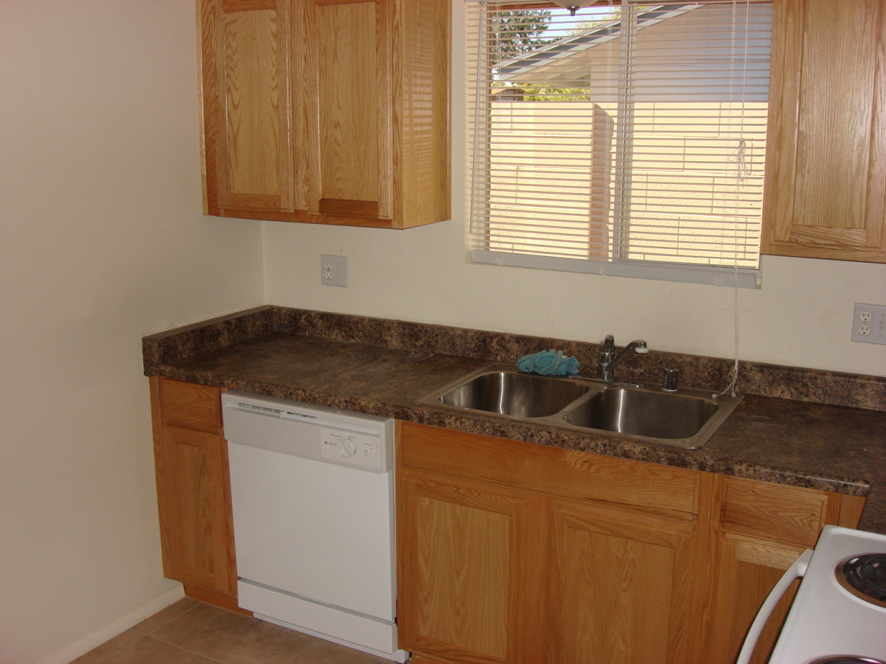 3631 West Shangri-la Road Phoenix, AZ 85029 - Photo 8 of 23 3631 W SHANGRI LA RD