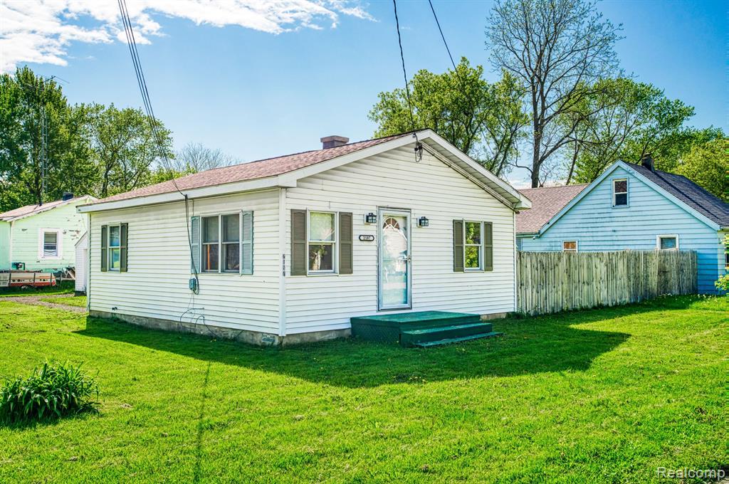 2187 South Graham Road Flint, MI 48532 - Photo 2 of 15