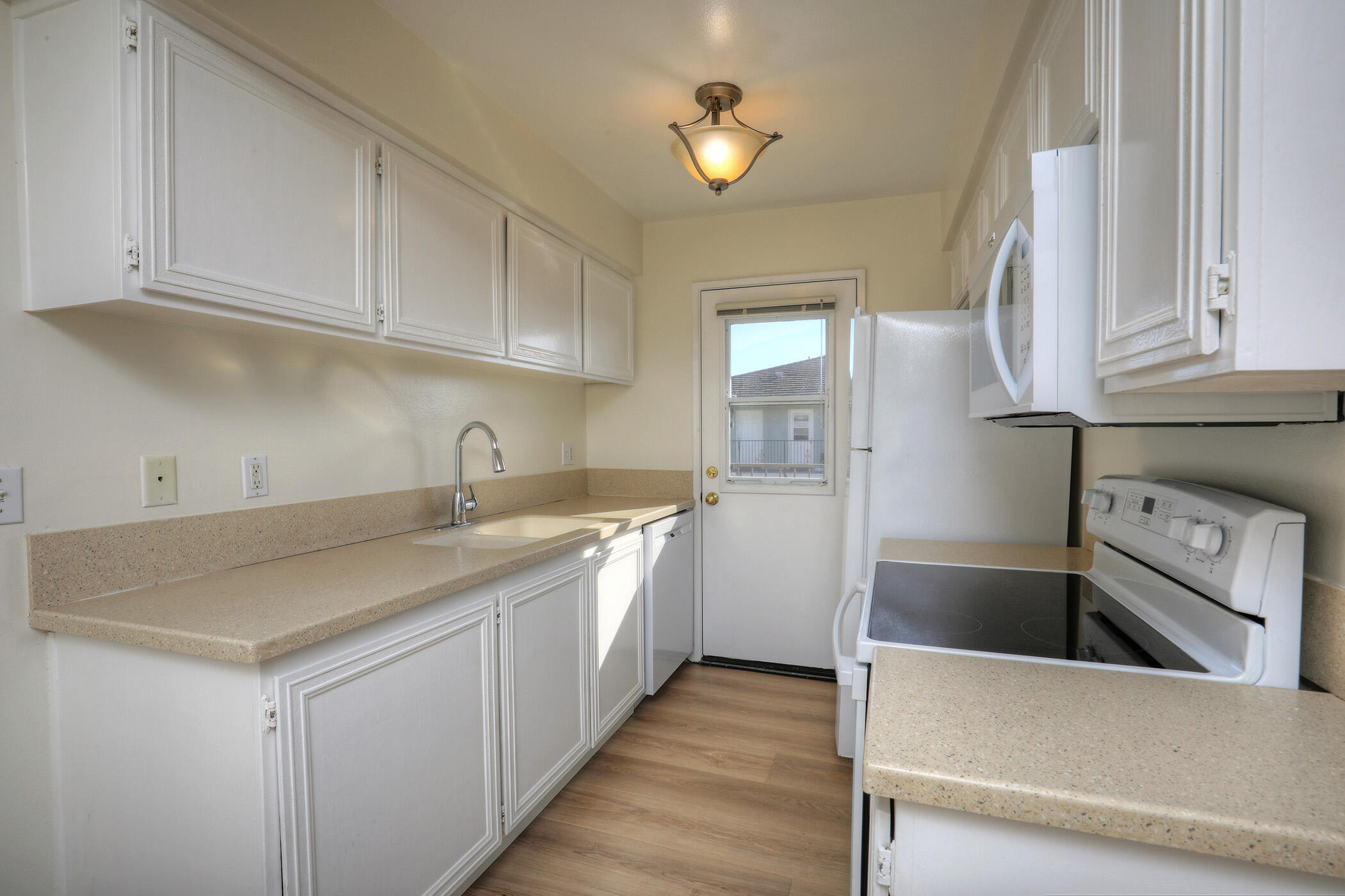 5945 Hickory Street, Unit 4 Carpinteria, CA 93013 - Photo 4 of 17 Kitchen