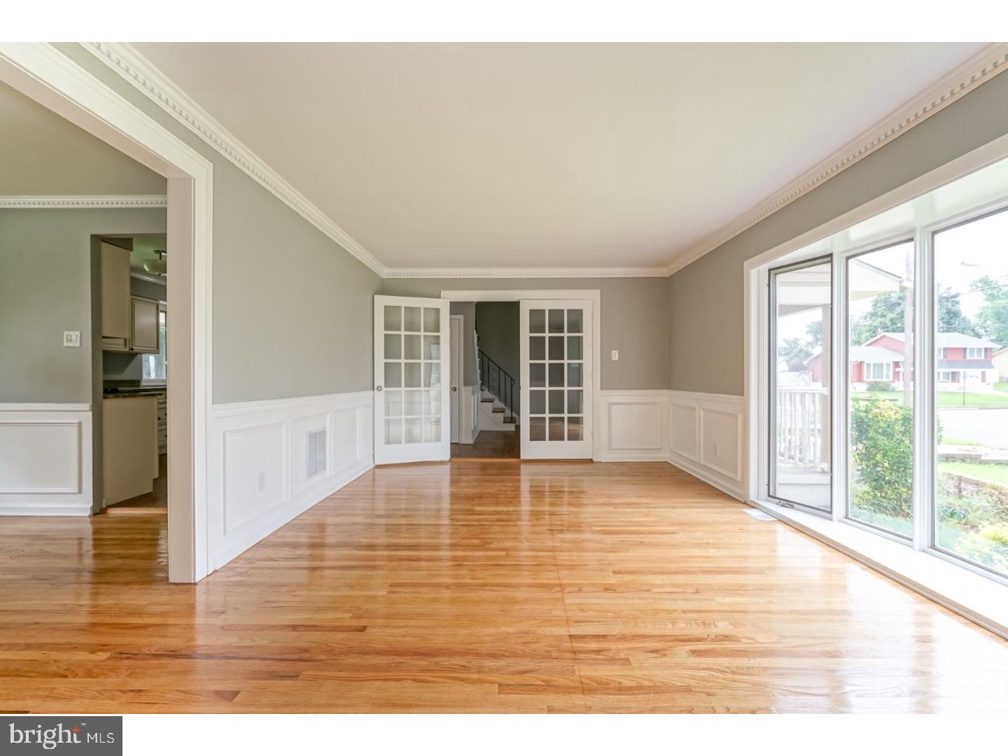 502 Jamestown Road Edgewater Park, NJ 08010 - Photo 3 of 25