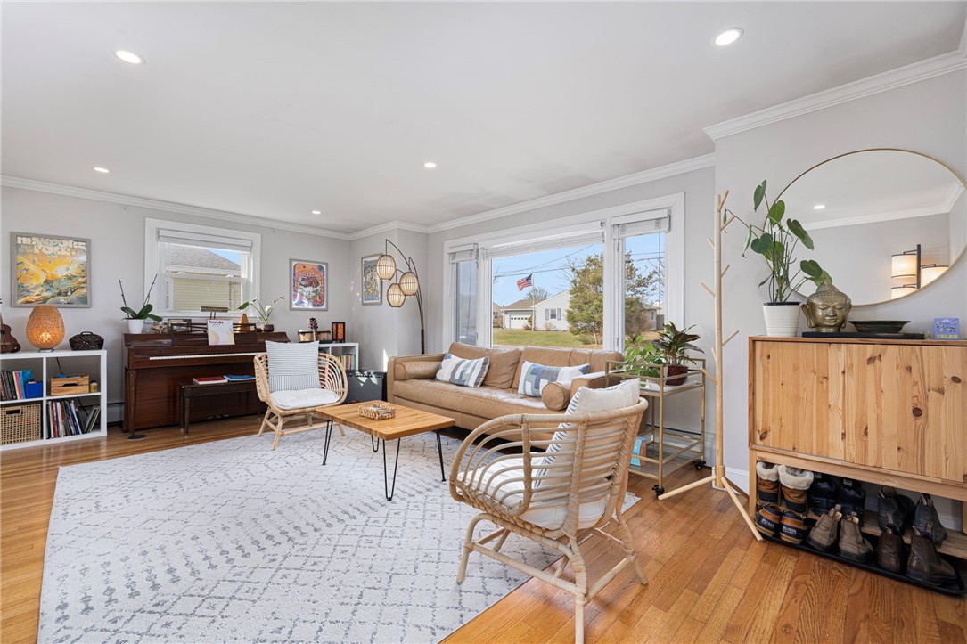 45 Harvey Road Middletown, RI 02842 - Photo 2 of 43