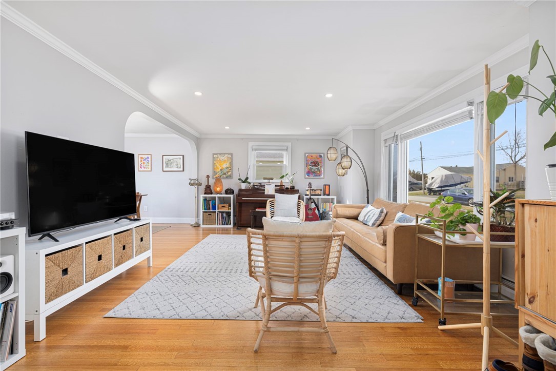 45 Harvey Road Middletown, RI 02842 - Photo 3 of 43