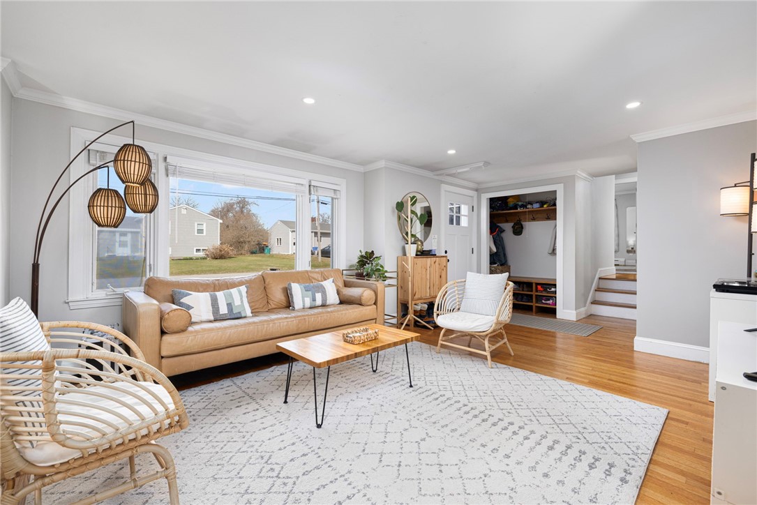 45 Harvey Road Middletown, RI 02842 - Photo 4 of 43