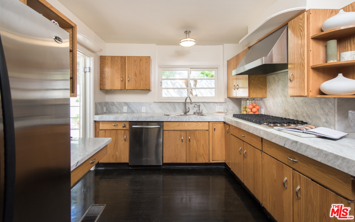 2331 Outpost Drive Los Angeles, CA 90068 - Photo 9 of 30