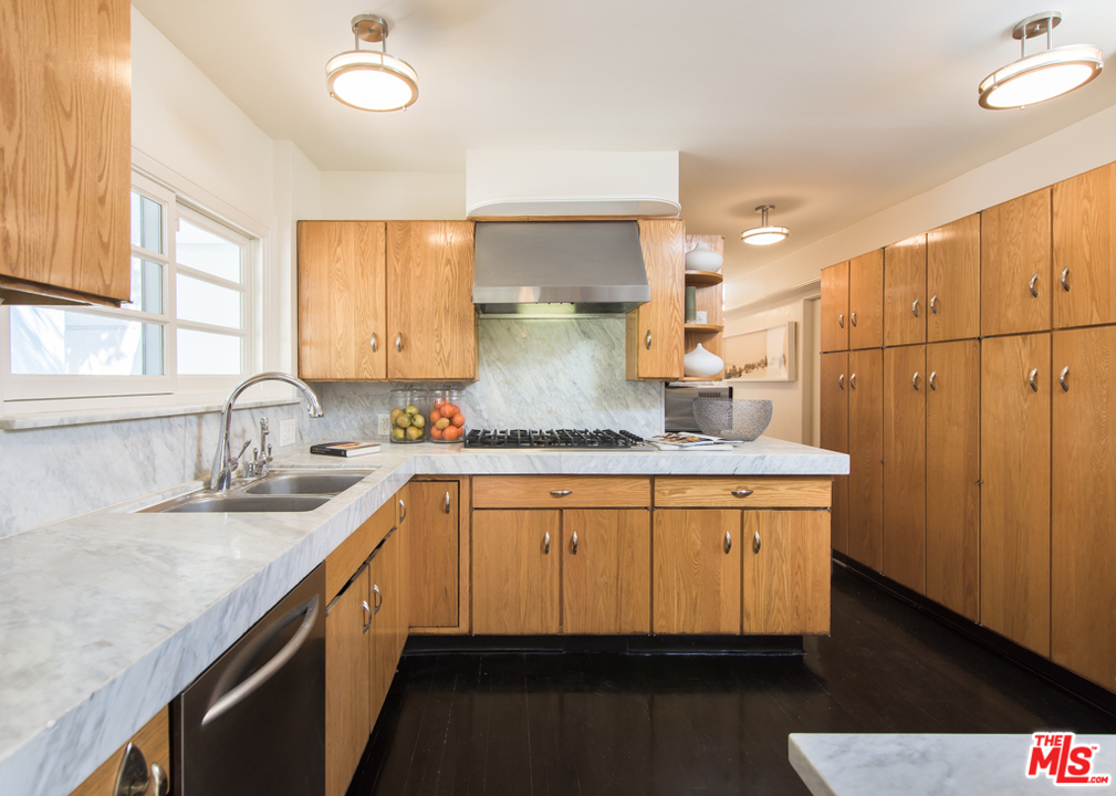 2331 Outpost Drive Los Angeles, CA 90068 - Photo 10 of 30