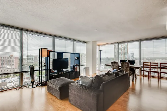 $3,600 | 800 Elgin Road, Unit 1421, Evanston, IL 60201