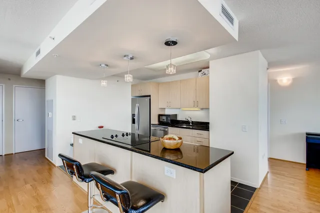 $3,600 | 800 Elgin Road, Unit 1421, Evanston, IL 60201