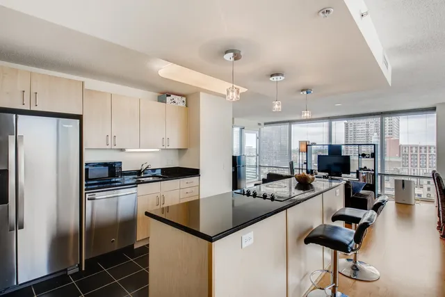 $3,600 | 800 Elgin Road, Unit 1421, Evanston, IL 60201