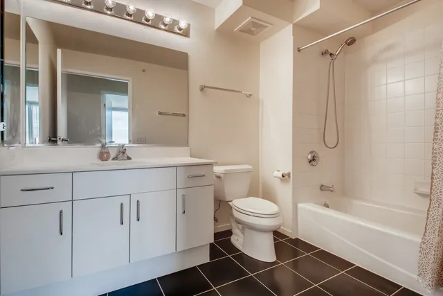 $3,600 | 800 Elgin Road, Unit 1421, Evanston, IL 60201