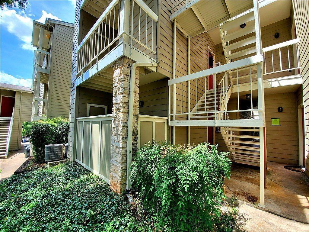 114 East 31st Street, Unit 201 Austin, TX 78705 - Photo 3 of 11 a view of a house with many windows