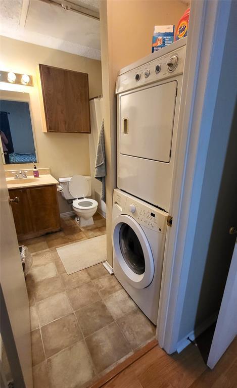 114 East 31st Street, Unit 201 Austin, TX 78705 - Photo 9 of 11 a utility room with dryer and washer