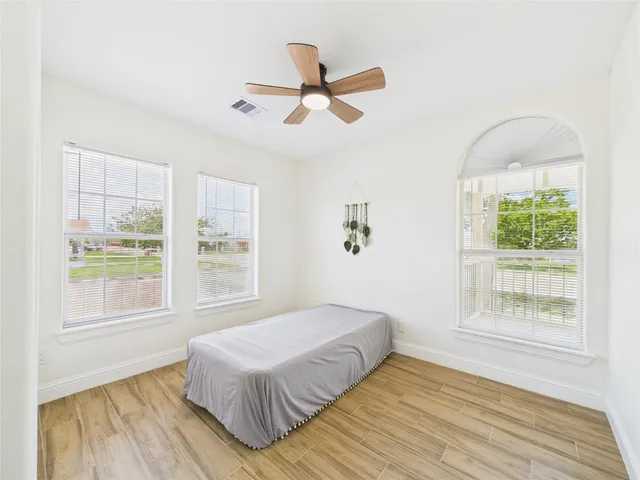 $194,900 | 529 West 4th Street, Freeport, TX 77541