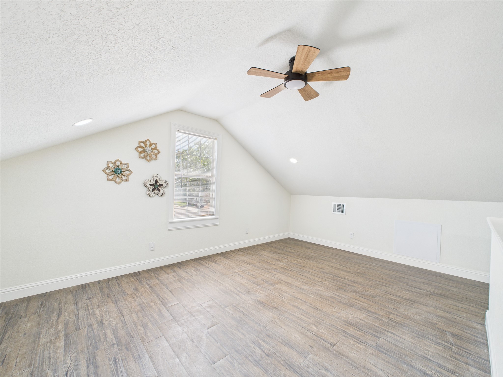 529 West 4th Street Freeport, TX 77541 - Photo 19 of 24 Upstairs bedroom