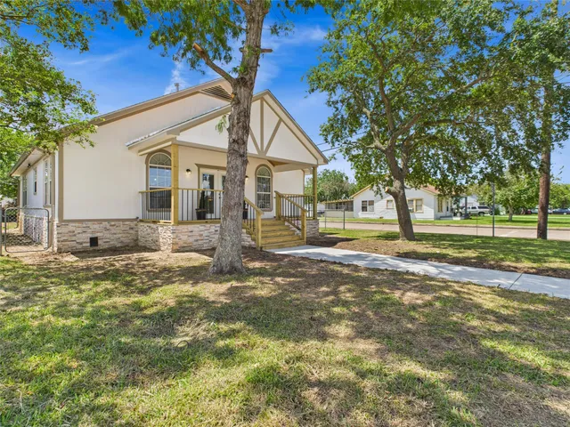 $194,900 | 529 West 4th Street, Freeport, TX 77541