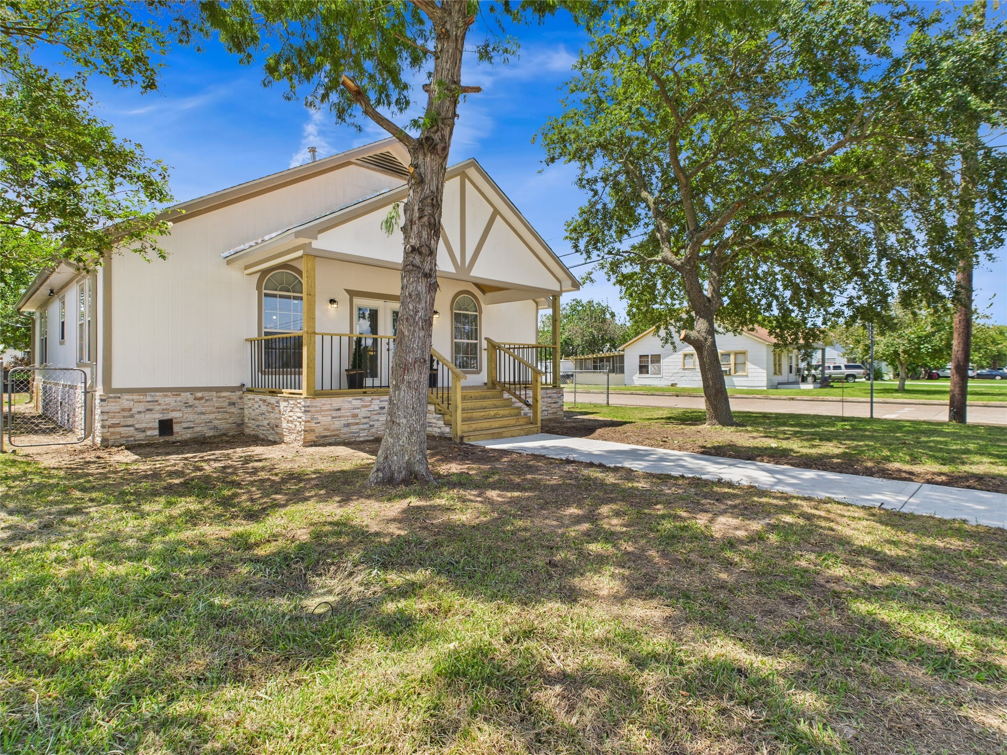 529 West 4th Street Freeport, TX 77541 - Photo 24 of 24 Front, left side view