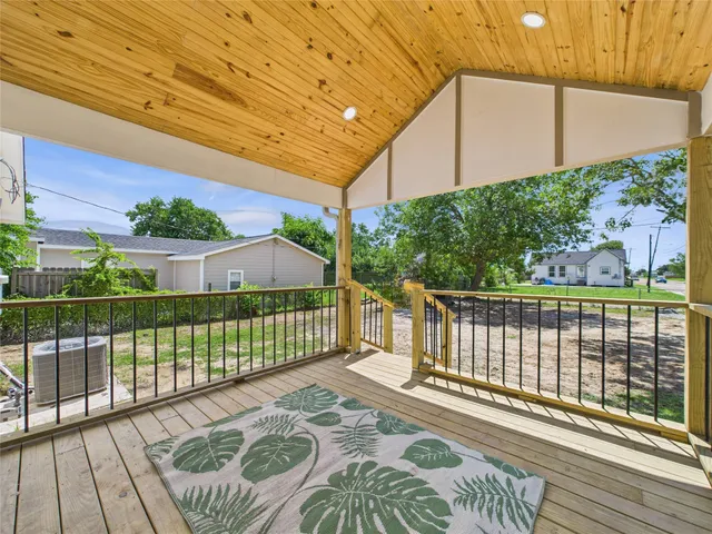 $194,900 | 529 West 4th Street, Freeport, TX 77541