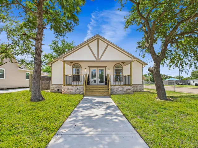 $194,900 | 529 West 4th Street, Freeport, TX 77541