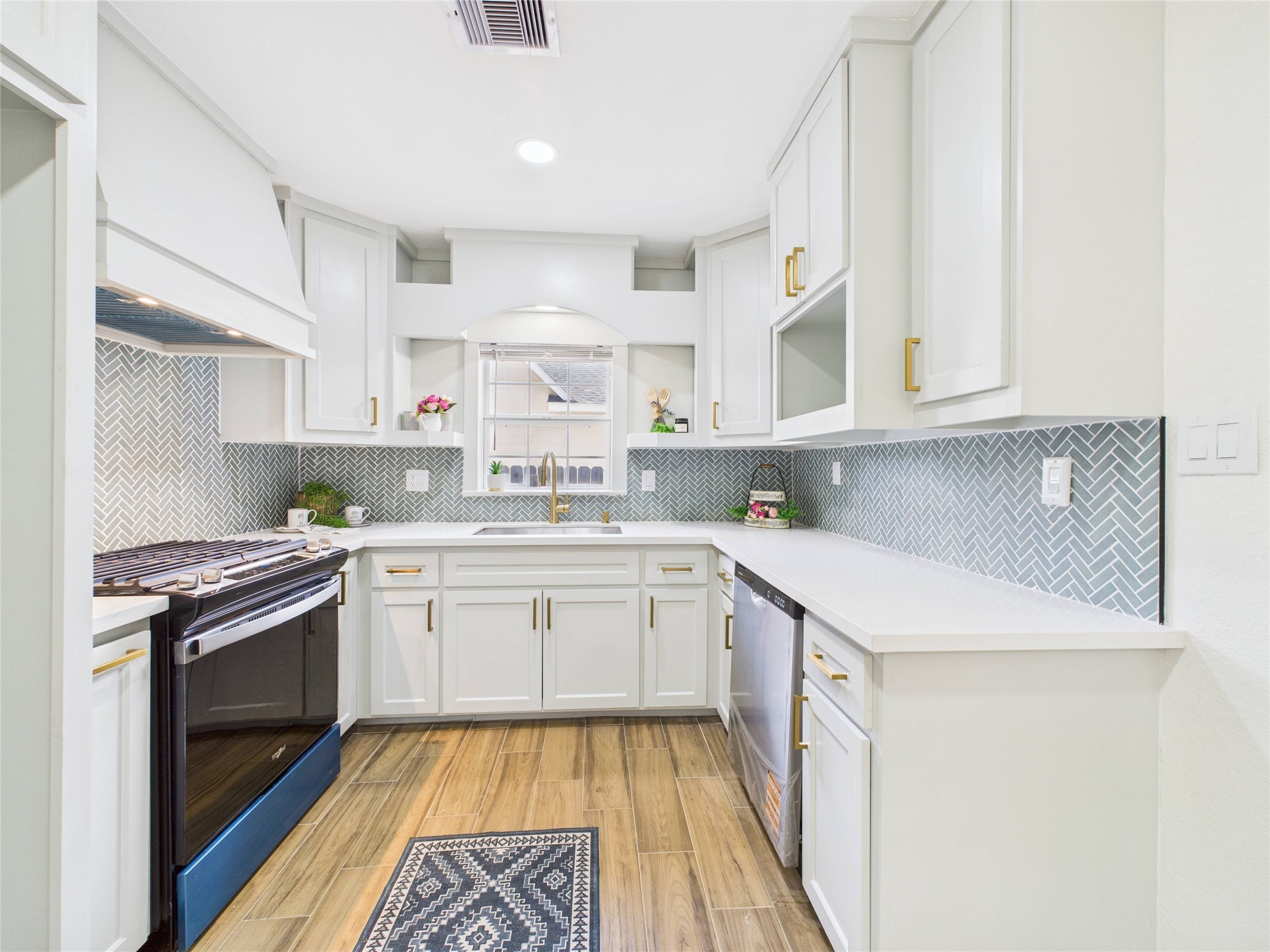 529 West 4th Street Freeport, TX 77541 - Photo 9 of 24 kitchen
