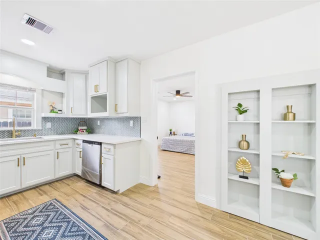 $194,900 | 529 West 4th Street, Freeport, TX 77541