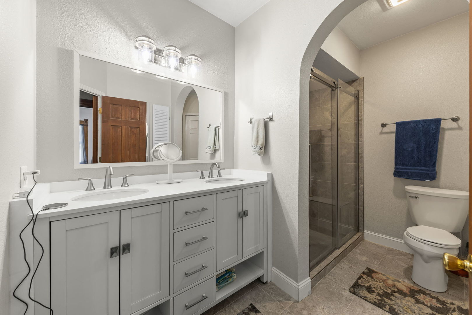 520 South Jefferson Street Lockport, IL 60441 - Photo 12 of 31 a spacious bathroom with a toilet sink and shower