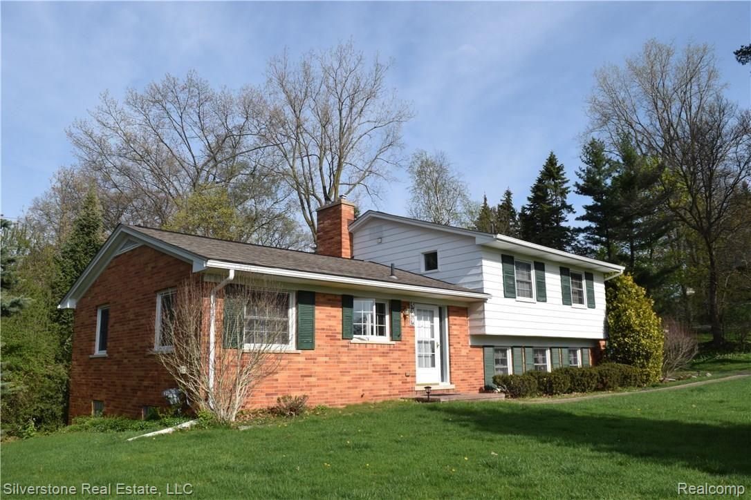 529 Willow Tree Lane Rochester, MI 48306 - Photo 3 of 30 DSC_0964.JPG