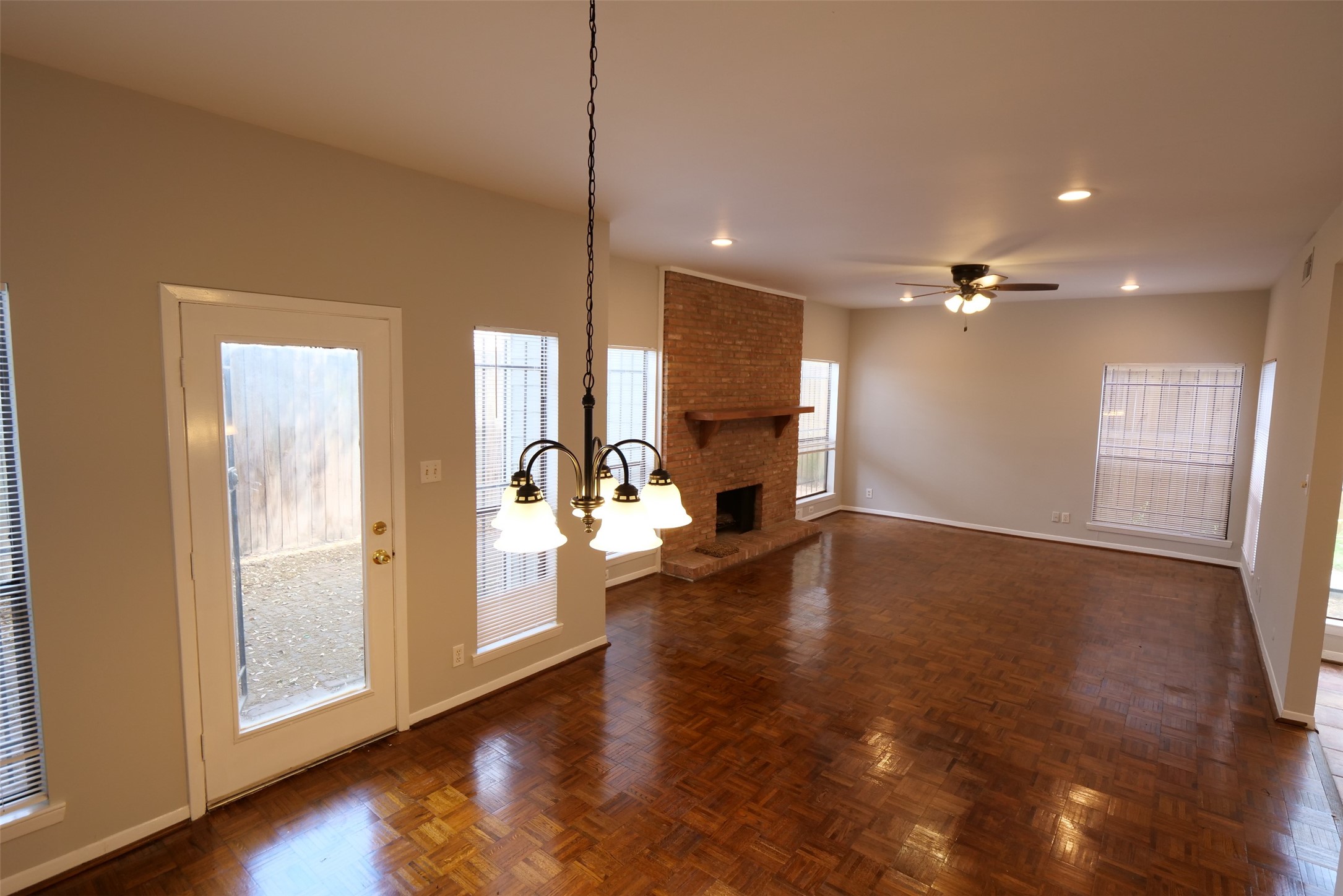 9526 Val Verde Street Houston, TX 77063 - Photo 11 of 36