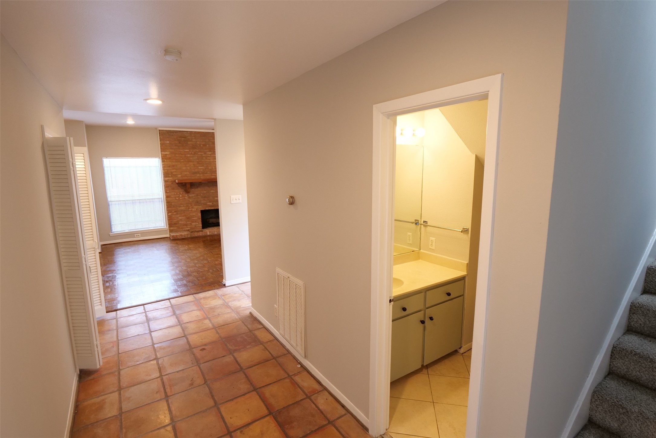 9526 Val Verde Street Houston, TX 77063 - Photo 3 of 36