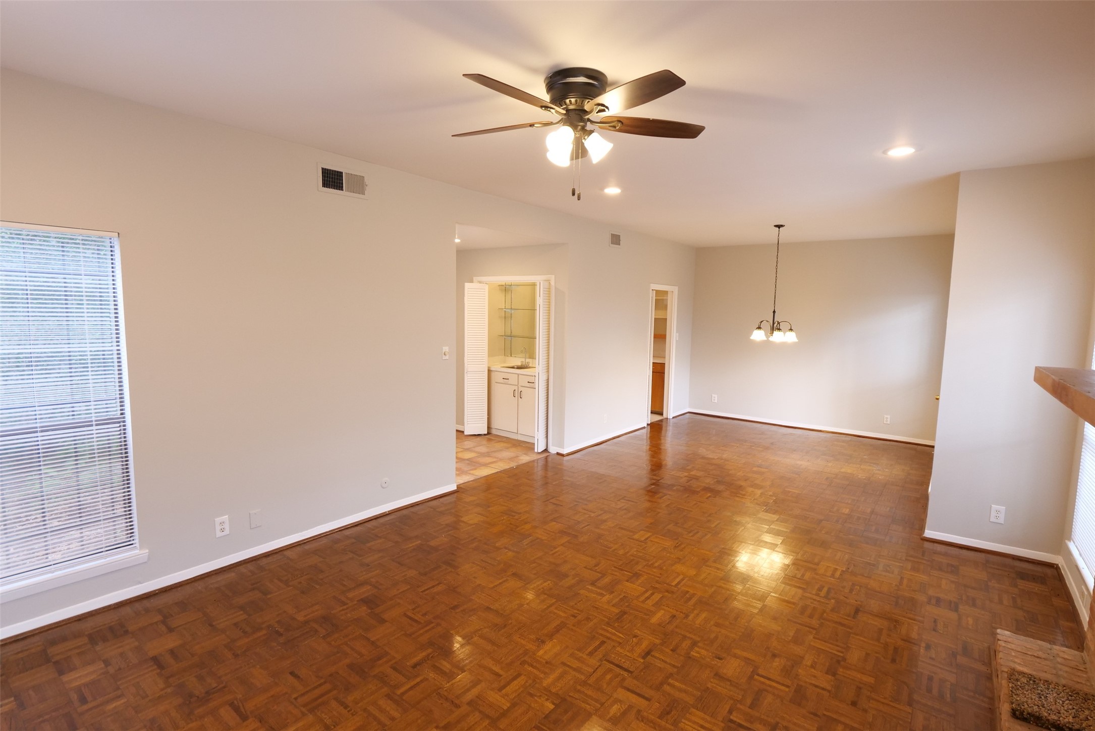 9526 Val Verde Street Houston, TX 77063 - Photo 8 of 36