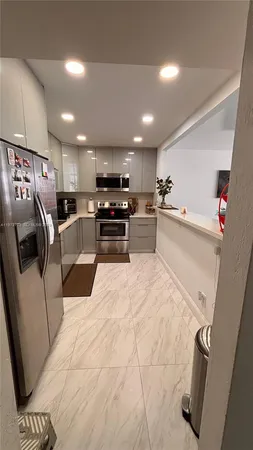 $2,650 | 19390 Collins Avenue, Unit 1219, Sunny Isles Beach, FL 33160