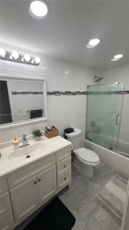 $2,650 | 19390 Collins Avenue, Unit 1219, Sunny Isles Beach, FL 33160