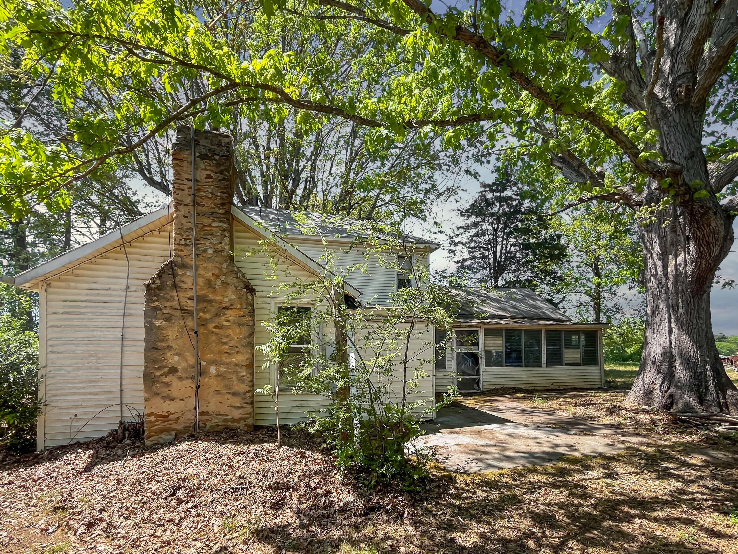 2556 Rock Cliff Road Bedford, VA 24523 - Photo 10 of 35 a front view of a house with garden