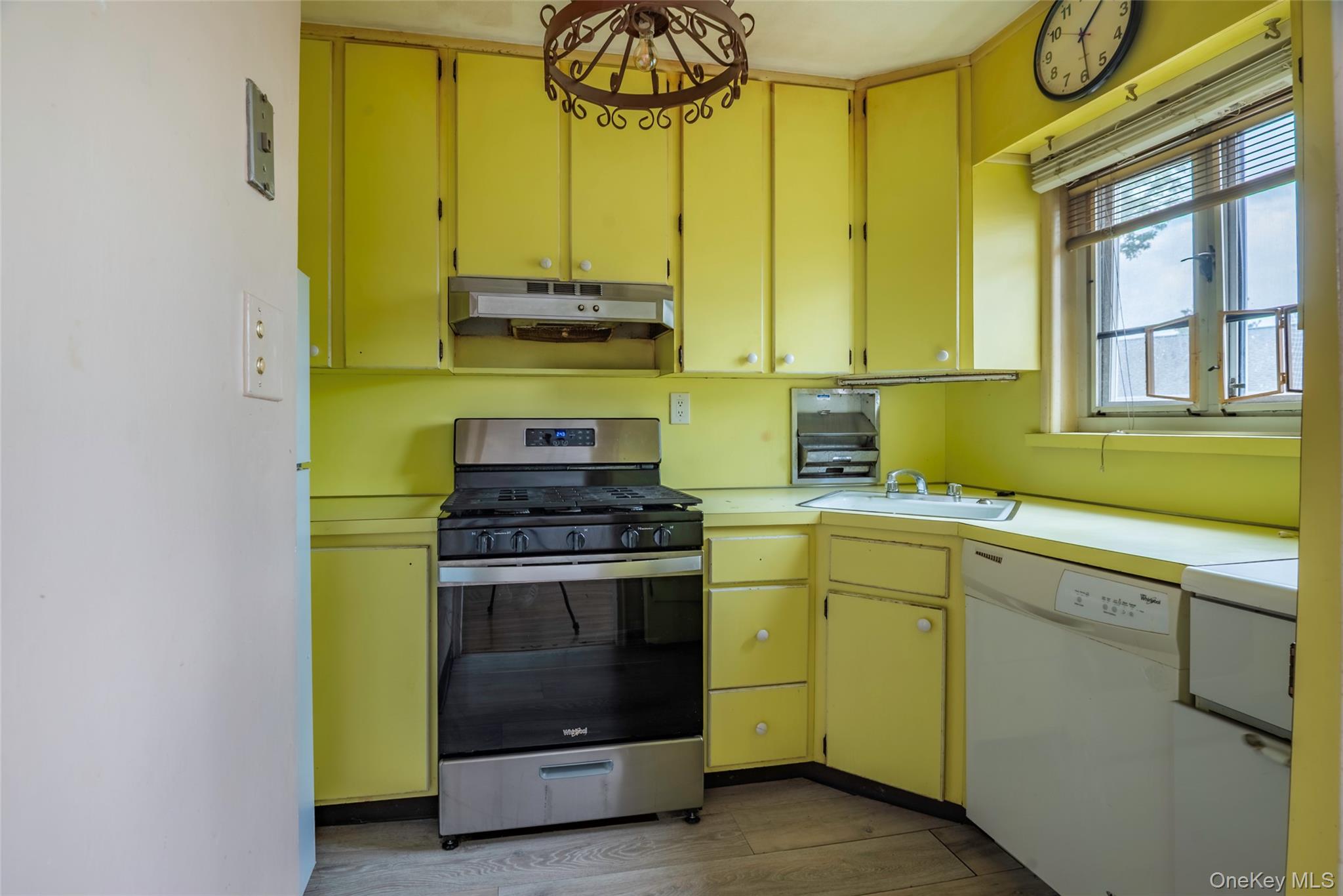 225-24 Manor Road, Unit 814 Queens, NY 11427 - Photo 7 of 18 Gallery Image 7