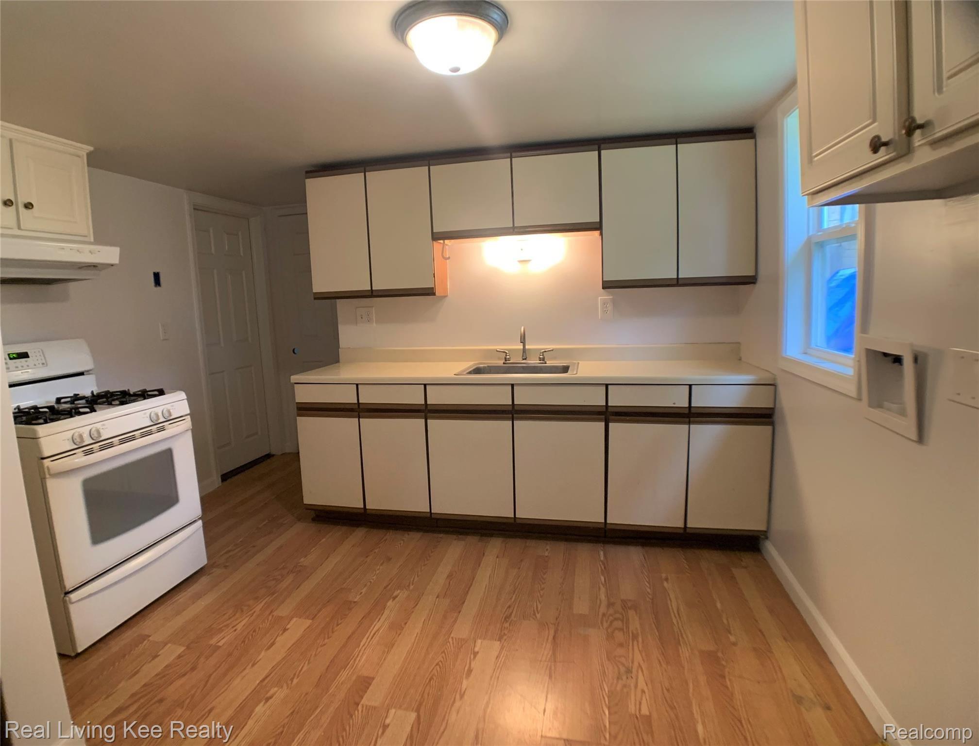 1438 Roy Road Oxford, MI 48371 - Photo 5 of 11 Kitchen.JPG