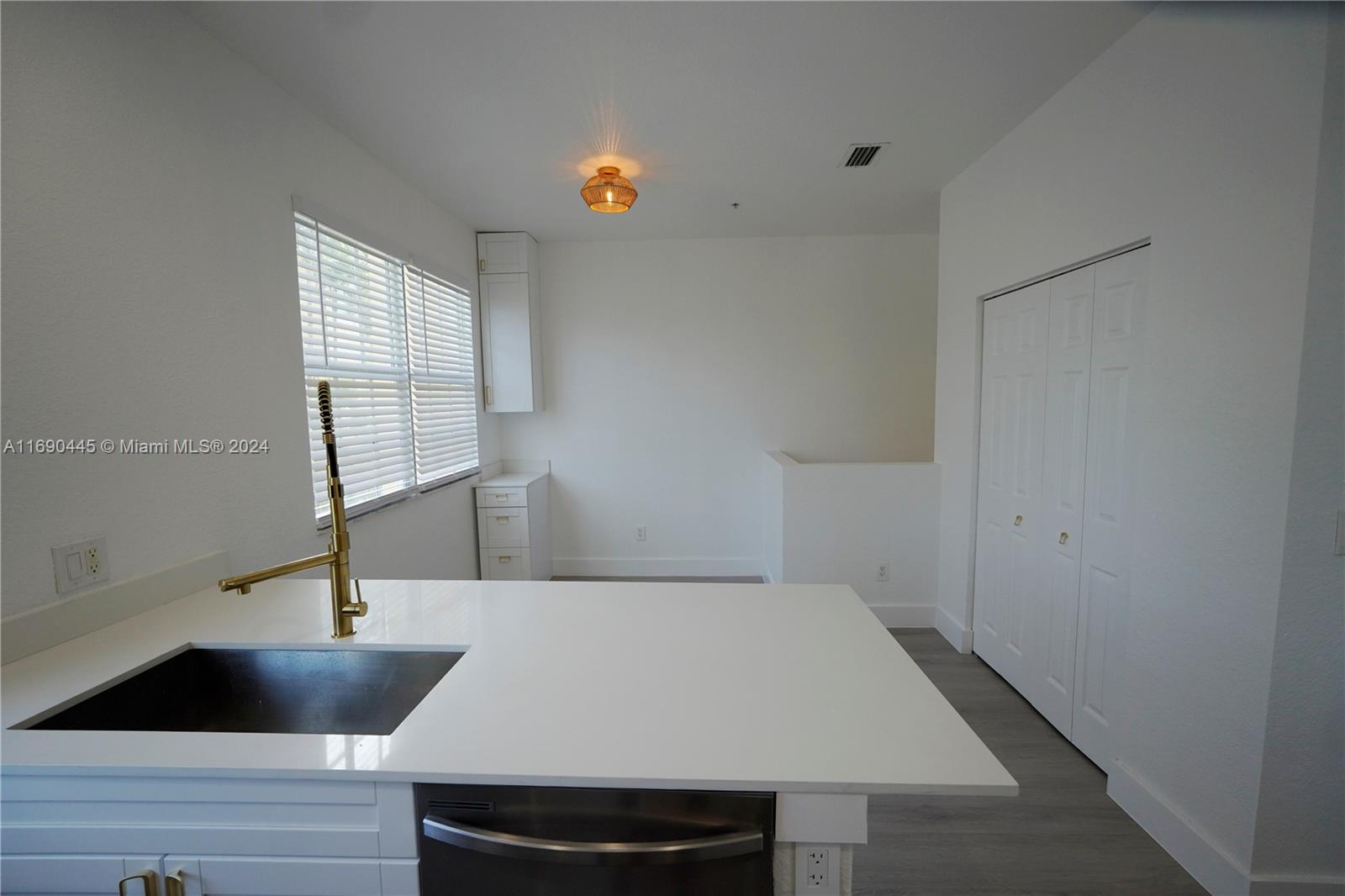 123 Harbors Way Boynton Beach, FL 33435 - Photo 14 of 38 a view of cabinets