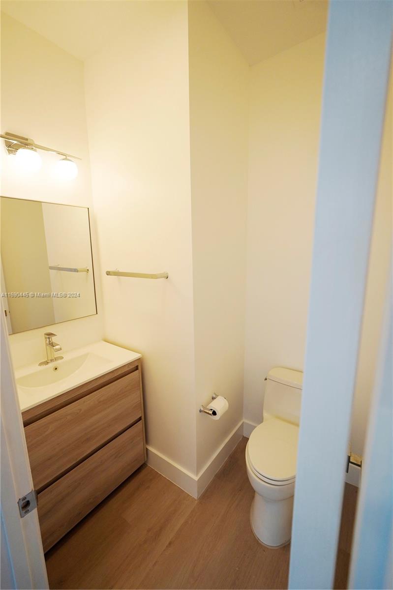 123 Harbors Way Boynton Beach, FL 33435 - Photo 20 of 38 a bathroom with a sink a toilet and vanity