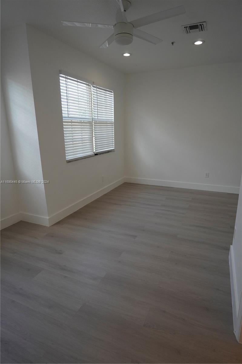 123 Harbors Way Boynton Beach, FL 33435 - Photo 21 of 38 an empty room with windows and entrance