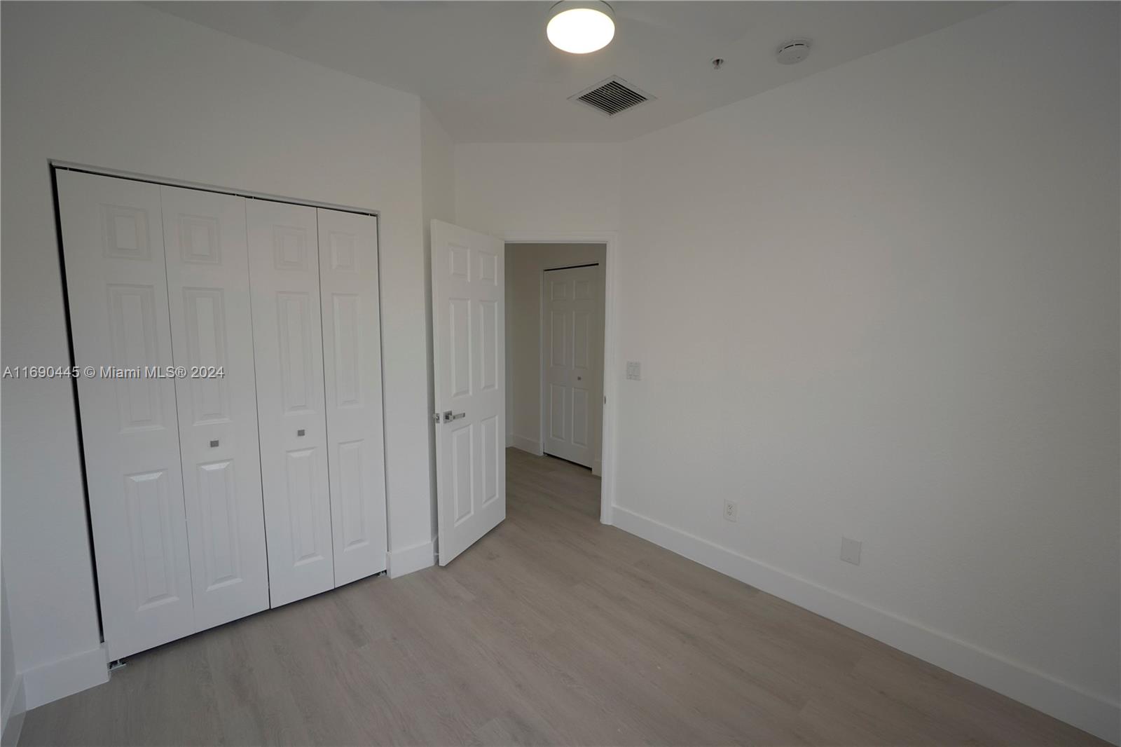 123 Harbors Way Boynton Beach, FL 33435 - Photo 24 of 38 a view of an empty room with closet area