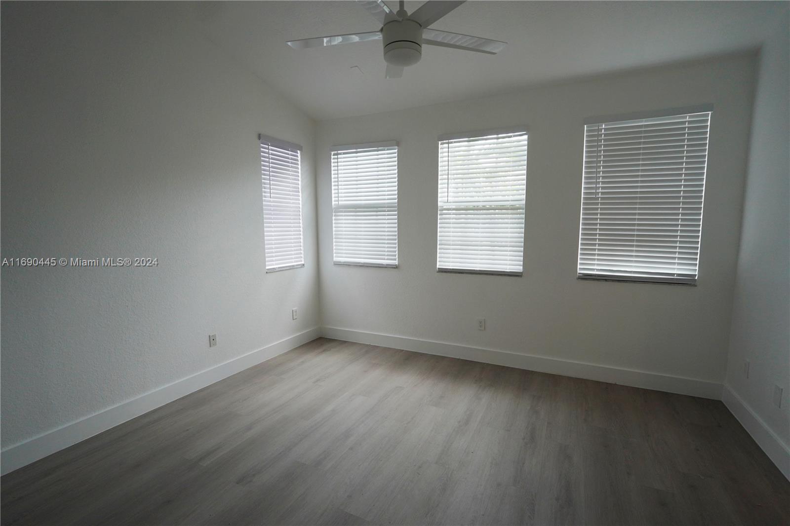 123 Harbors Way Boynton Beach, FL 33435 - Photo 28 of 38 an empty room with wooden floor and windows
