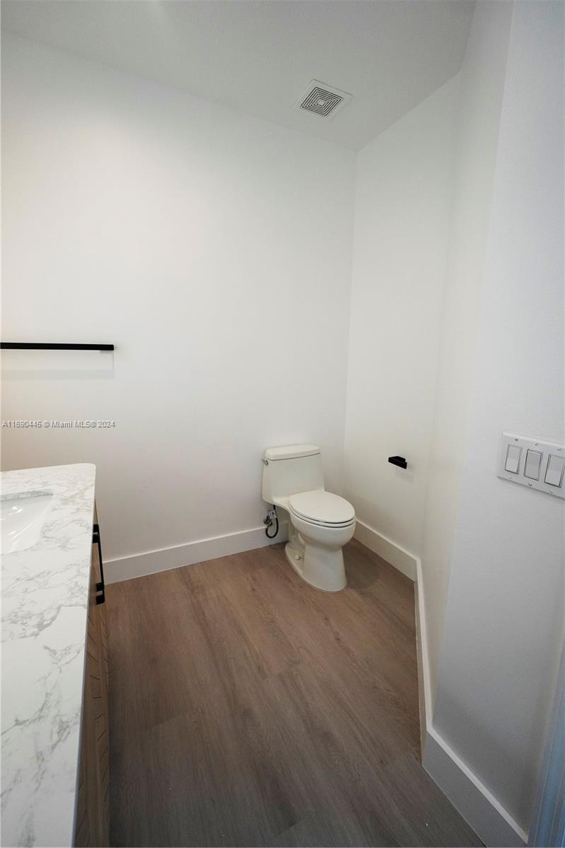 123 Harbors Way Boynton Beach, FL 33435 - Photo 31 of 38 a bathroom with a toilet