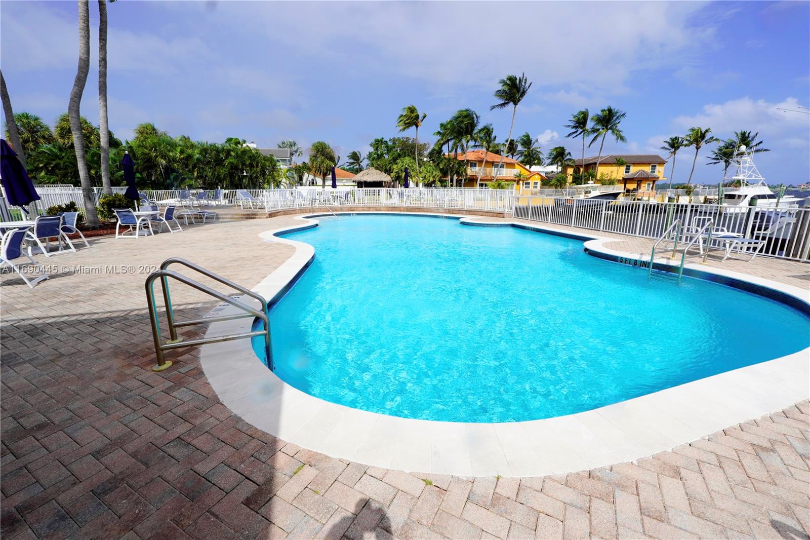 123 Harbors Way Boynton Beach, FL 33435 - Photo 5 of 38