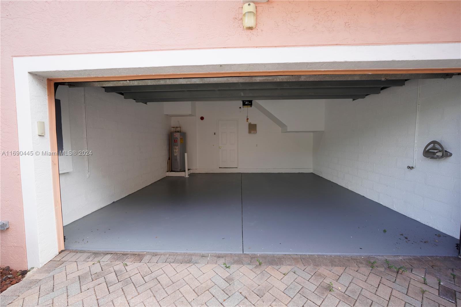 123 Harbors Way Boynton Beach, FL 33435 - Photo 9 of 38 a close view of closet