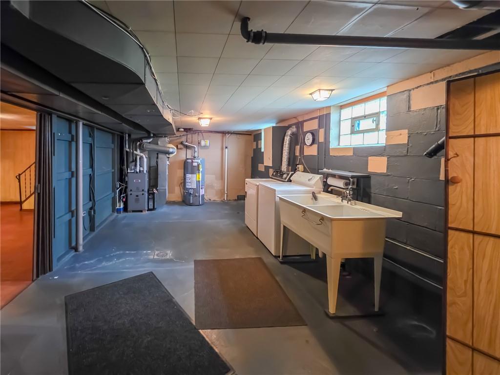 1494 Blossom Hill Road Pittsburgh, PA 15234 - Photo 33 of 40 a view of a hallway with seating area