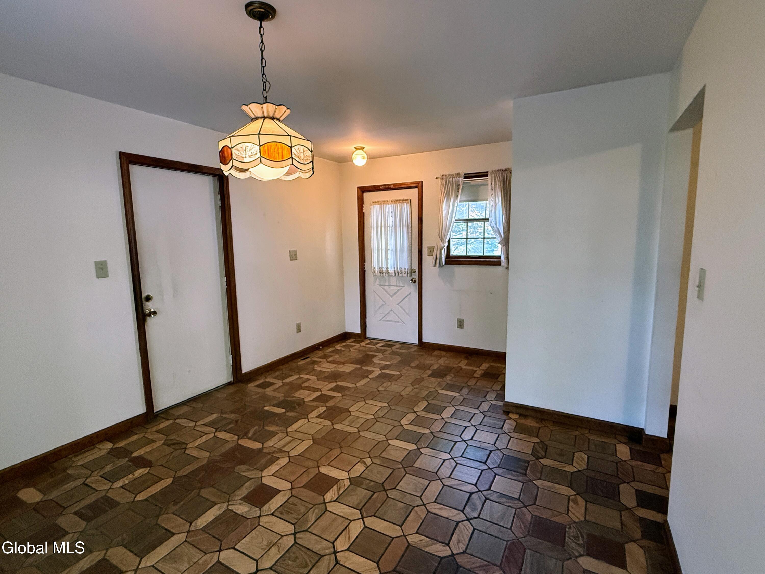 195 Vly Road Schenectady, NY 12309 - Photo 5 of 60 IMG_0228